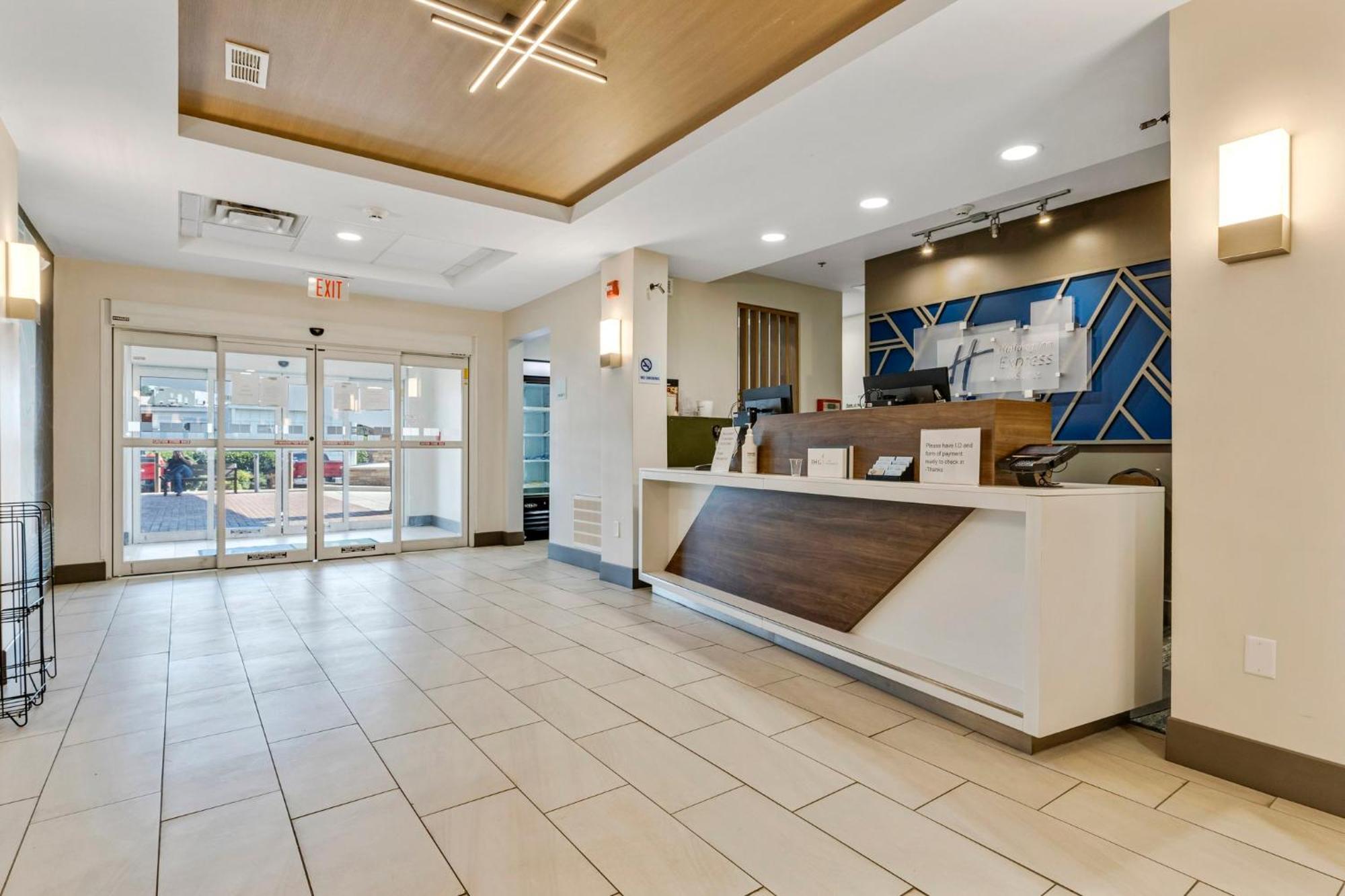 Holiday Inn Express Hotel & Suites Starkville, An Ihg Hotel Extérieur photo