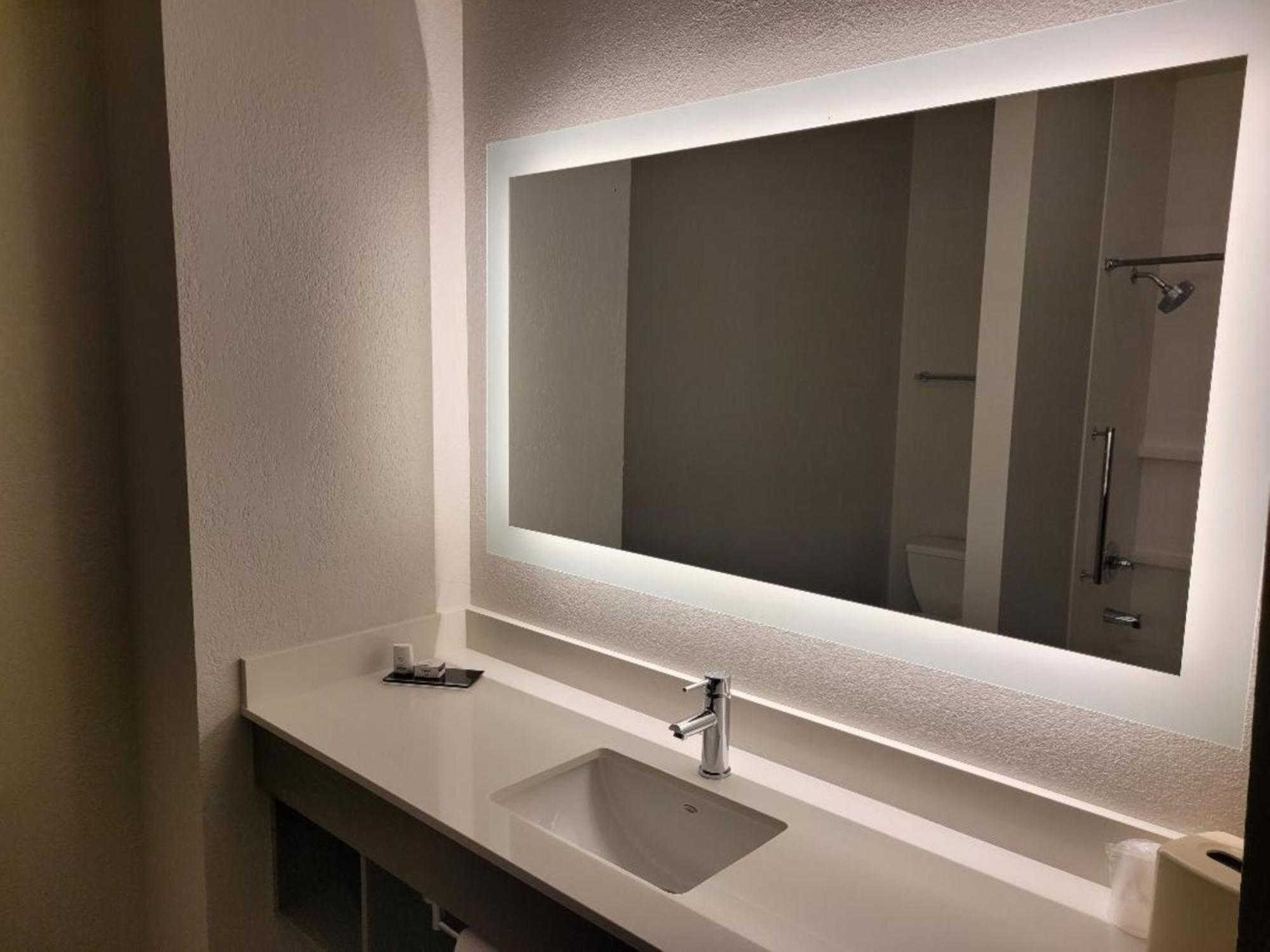 Holiday Inn Express Hotel & Suites Starkville, An Ihg Hotel Extérieur photo