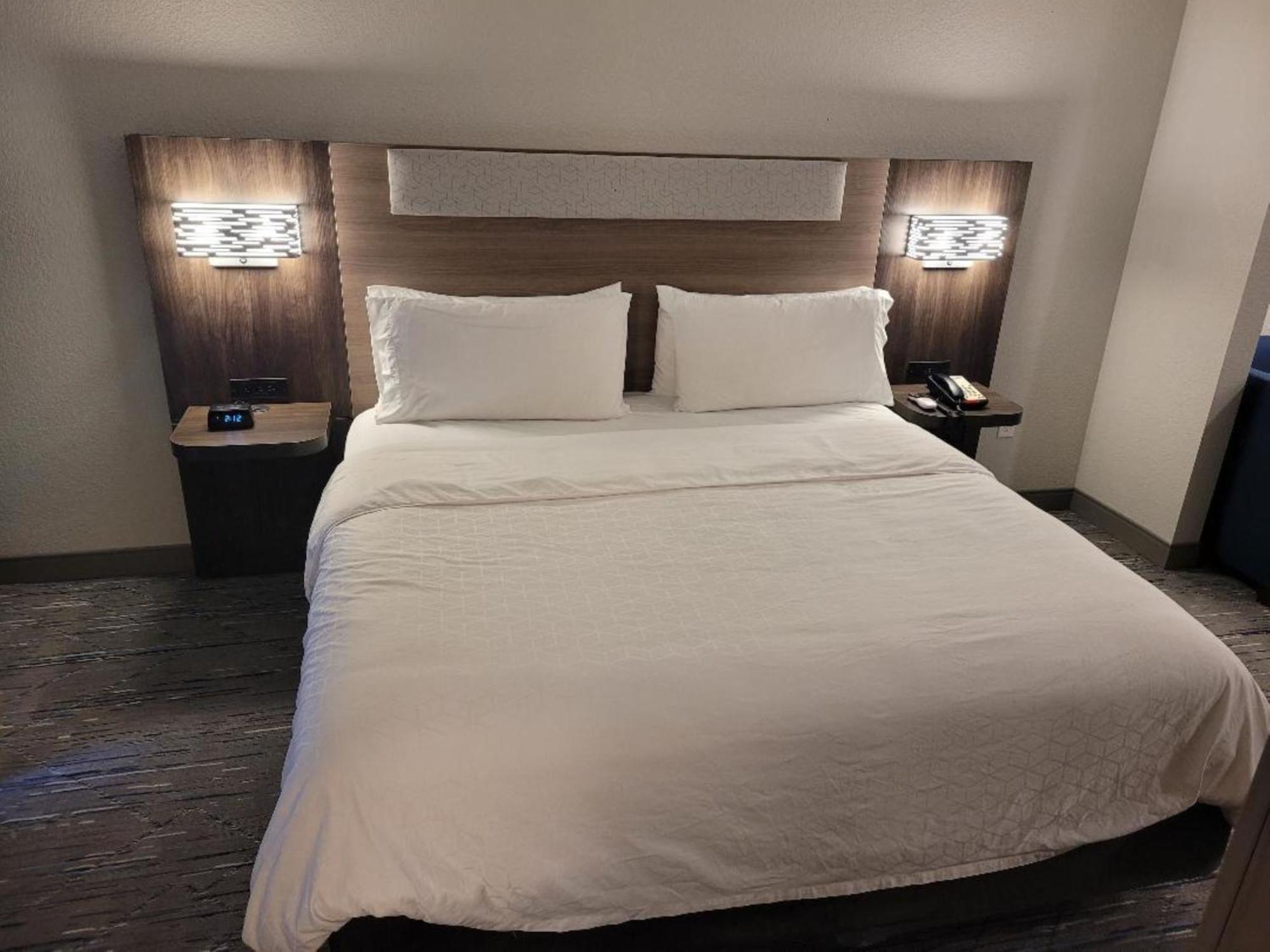 Holiday Inn Express Hotel & Suites Starkville, An Ihg Hotel Extérieur photo
