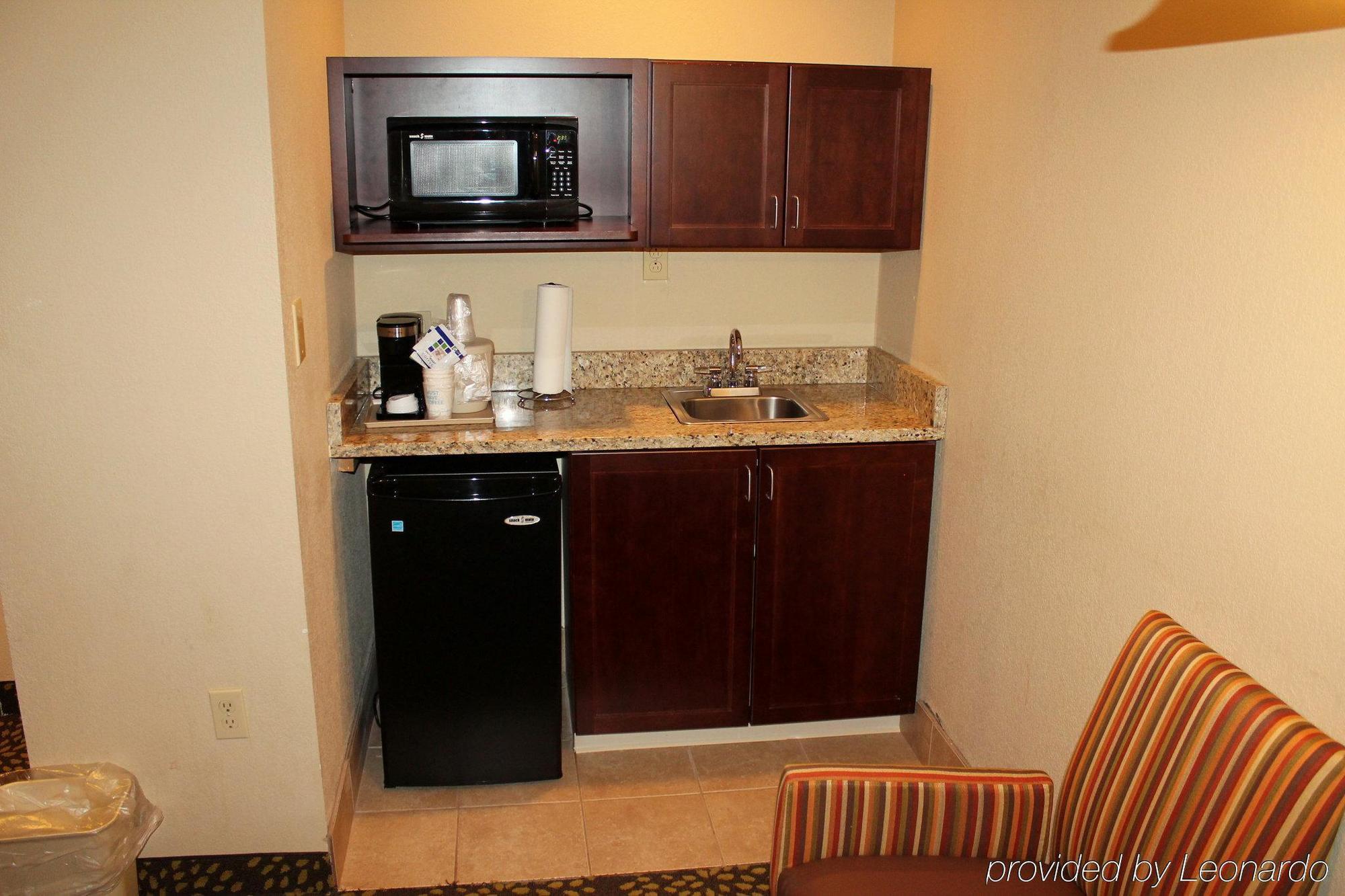 Holiday Inn Express Hotel & Suites Starkville, An Ihg Hotel Extérieur photo