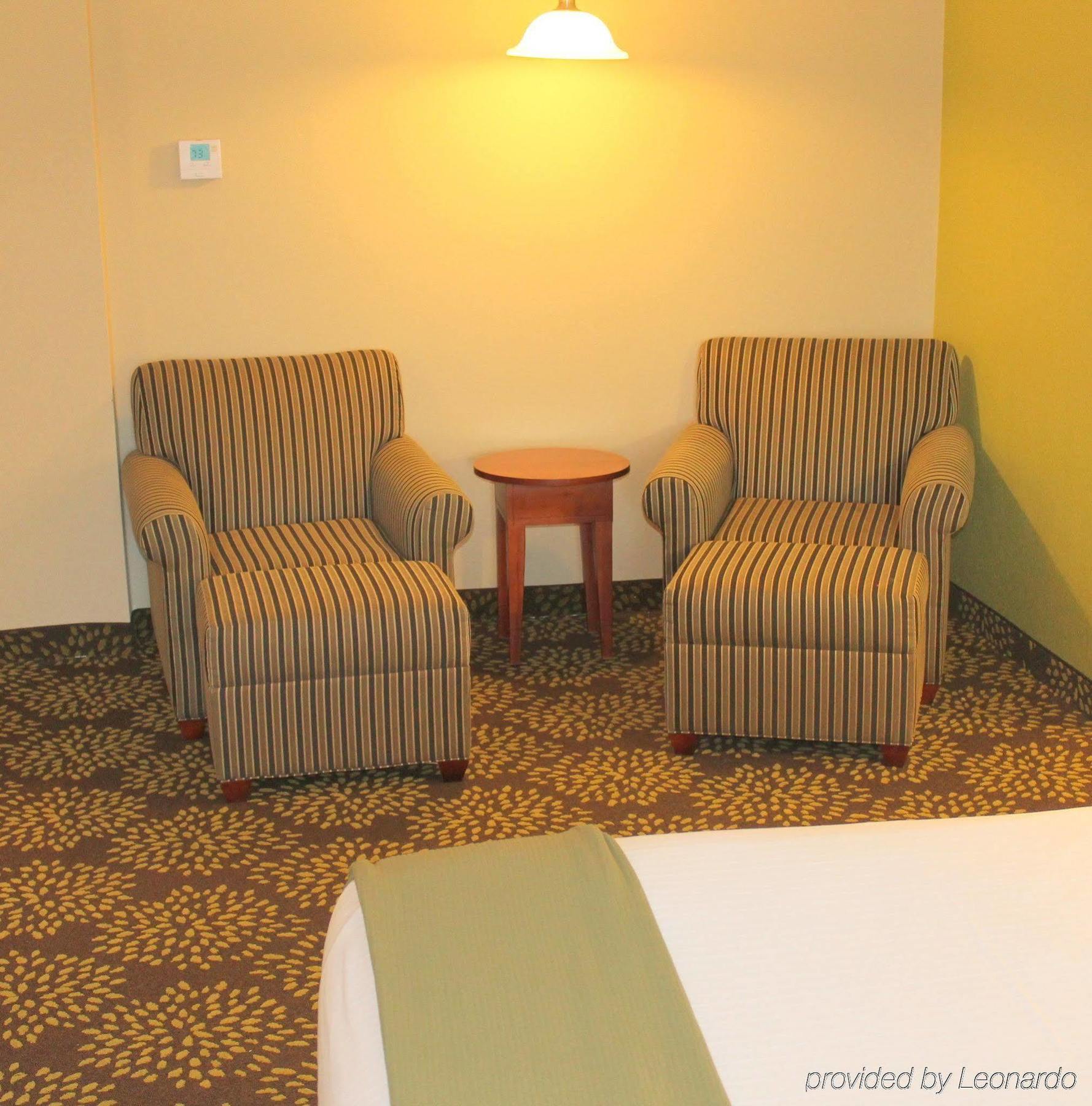 Holiday Inn Express Hotel & Suites Starkville, An Ihg Hotel Extérieur photo